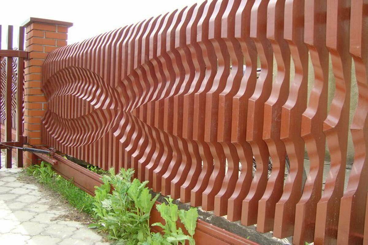 Купить декоративный деревянный забор по низкой цене в компании «СитиСтрой»