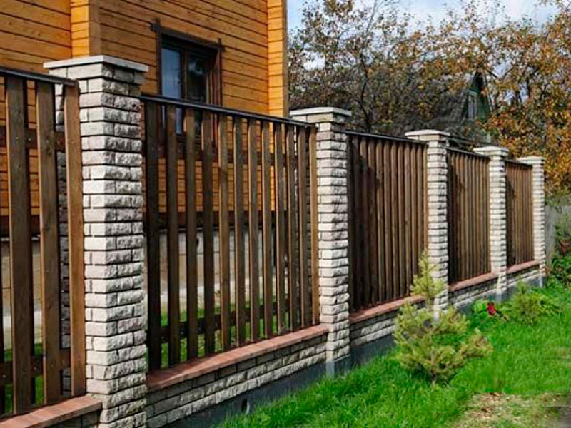 Заборы для частного дома под ключ в Москве, цена с установкой